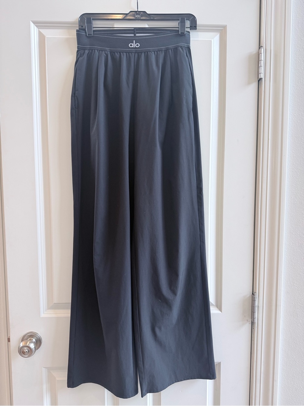 ALO Yoga Black Wide-Leg Lounge Trousers Size SMALL LONG - Picture 3 of 4